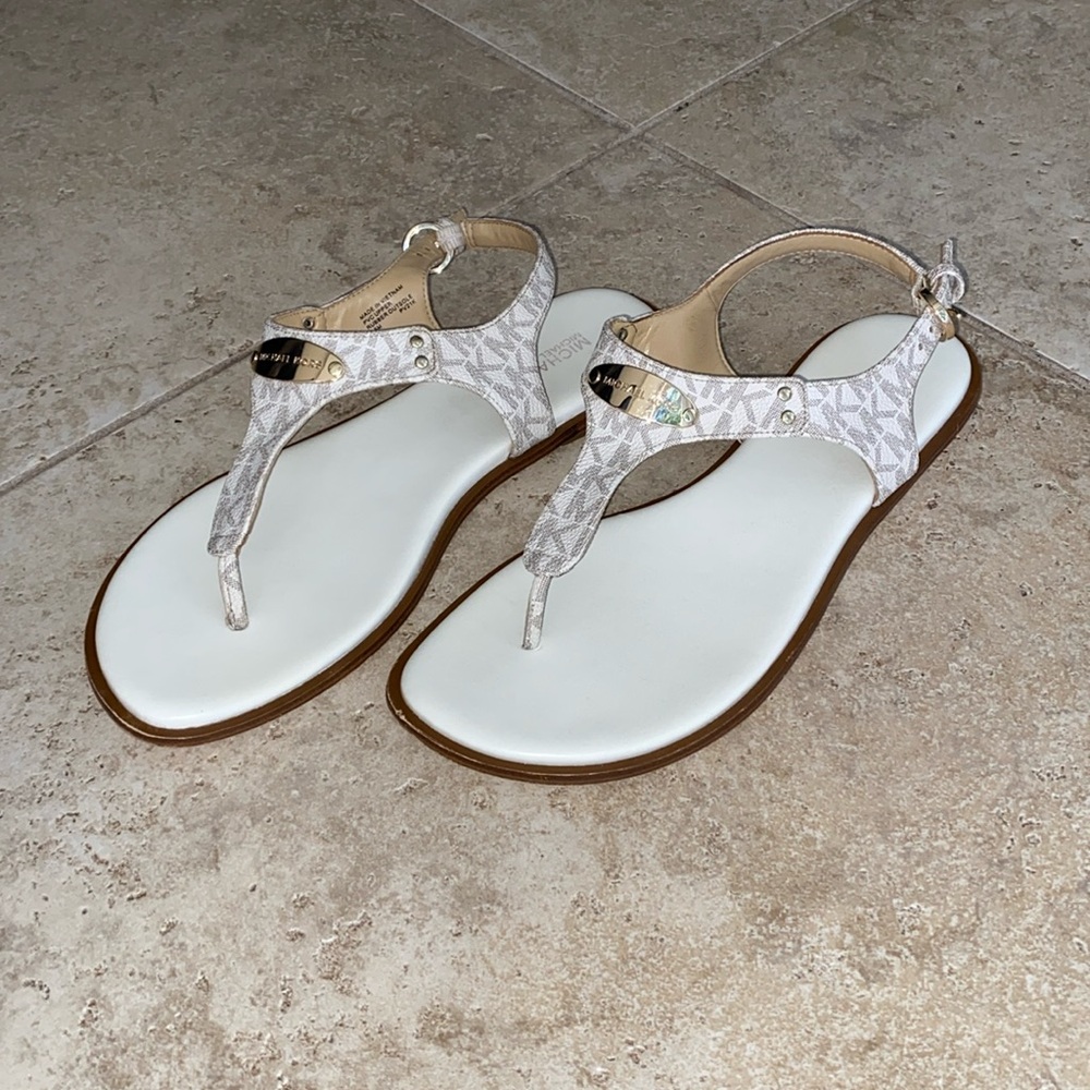 Michael Kors Women's MK Plate Logo Thong Flat Sandal